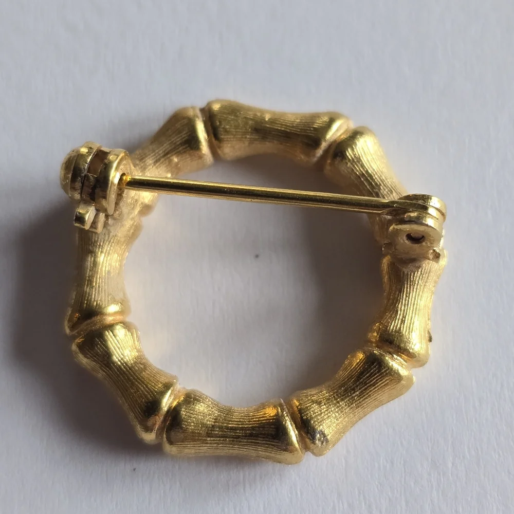 Vintage bamboo circle brooch gold tone pin